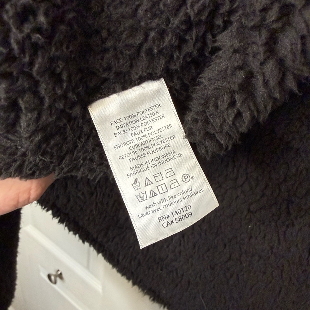 Stella & Dot Chalet Vest - Faux shearling - Black size small - Picture 10 of 11